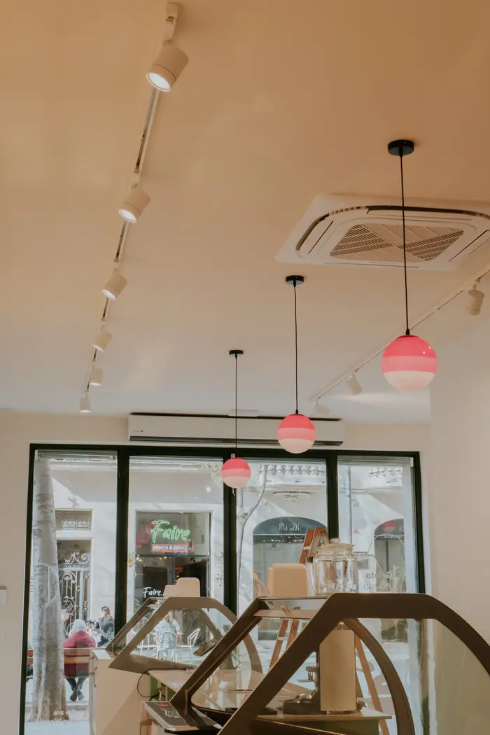 Interior de una heladería del Eixample de Barcelona que mantiene Casa Badé